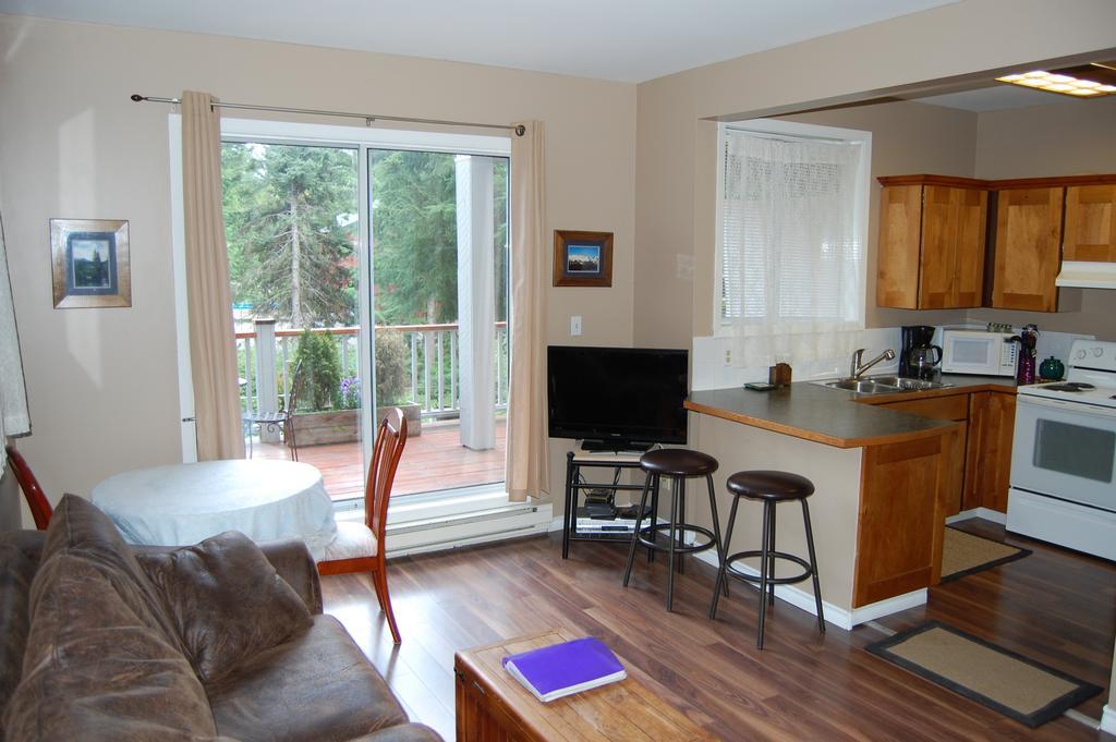 Belle Neige Suites: Whistler Exteriör bild